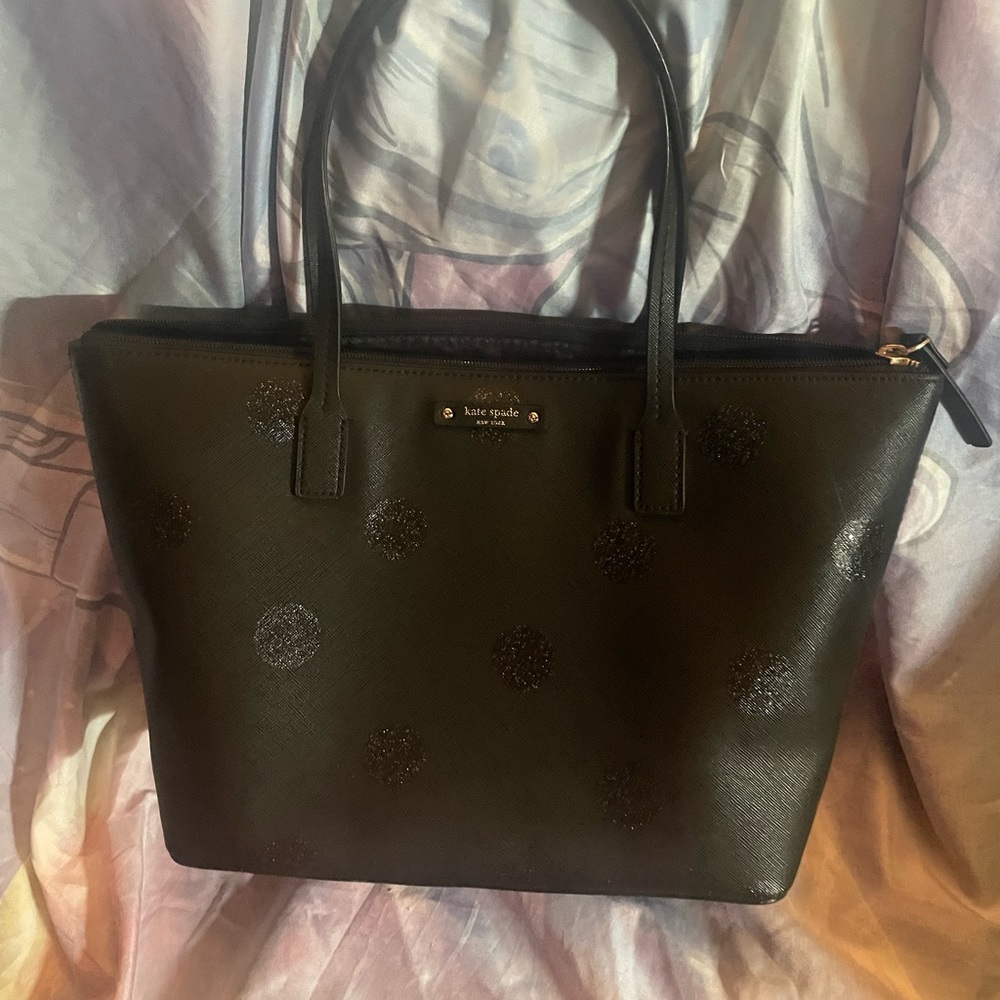 Kate Spade New York
HAVEN LANE HANI POLKA
DOT TOTE